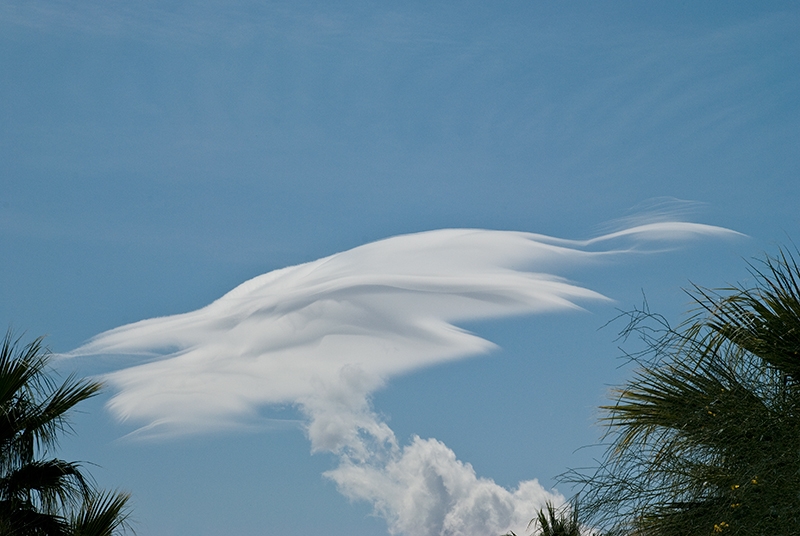 slides/lenticular-cloud3.jpg  lenticular-cloud3